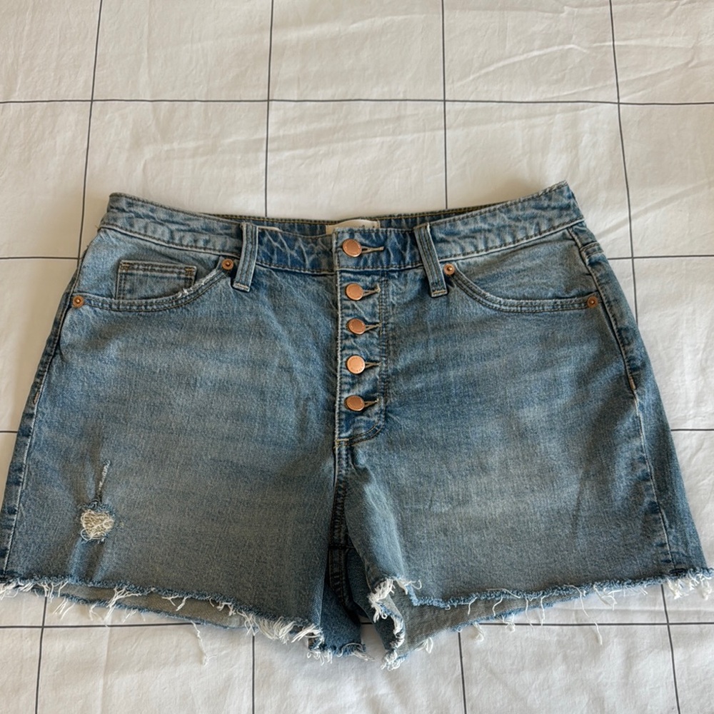 Jean shorts distressed